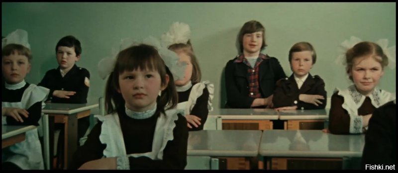 Ничего не напоминает?

или тут у нас собрание академии наук нечаянно нарисовалось? 

или может детям сюда вход запретили уже? или может их темы хуже ежедневного обсера друг-дружки и тем про хохлов? 

а может просто так самомнение проще всего поднять, что мол я-то такое знаю!, я-то ого-го! ... здесь самый умный!