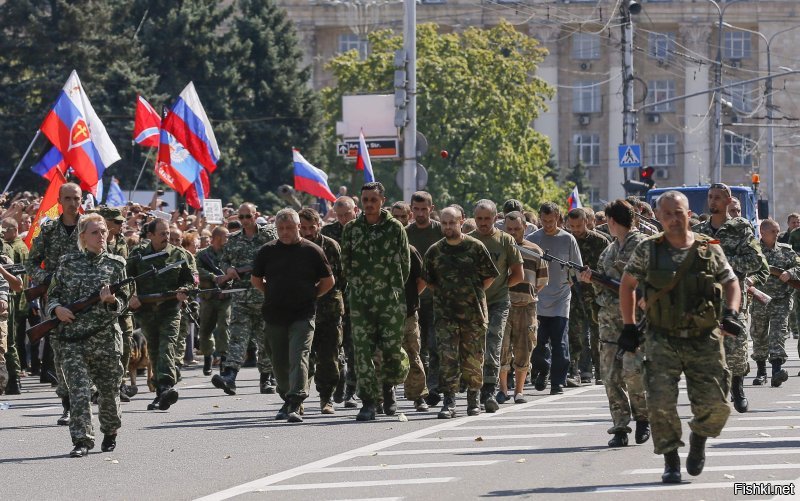 История как известно повторяется.
Донецк 24.08.14 Парад пленных украинских фашистов!