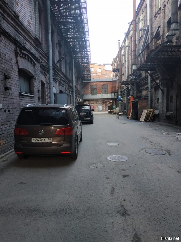 Для сравнения с 27м фото, другой европейский город - Питер цодд Заставская)