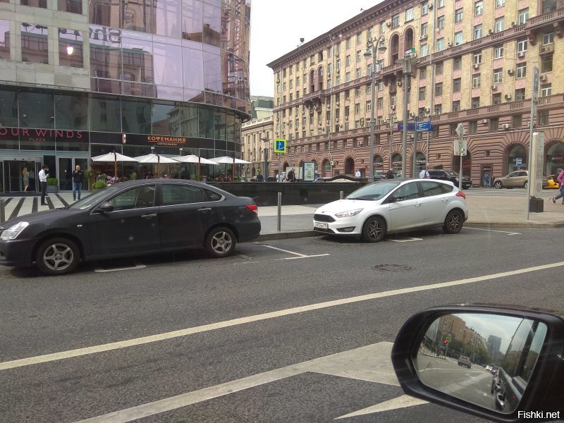 Чисто,мигрантов нет !!! Что автор хотел вообще сказать ?!?