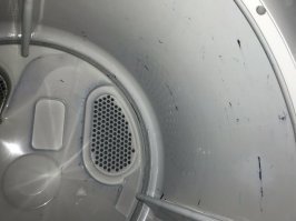 Это сушильный барабан. В стиралке бы она такого не натворила.