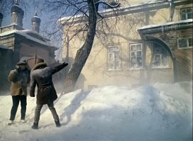 одна из фильма где Куравлев жениться ходил, с другом зимой ищут дом.