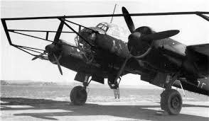 Во время Второй Мировой также на отдельные бомбардировщики устанавливались рамные конструкции для срезания тросов аэростатов. Такая конструкция называлась "параван" и со стороны под некоторым ракурсом напоминала кольцо для траления мин.