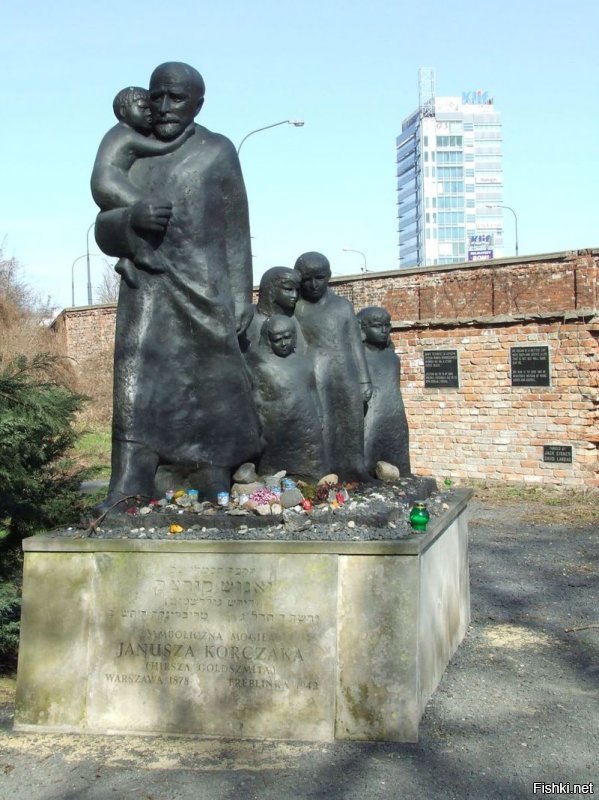 Януш Корчак не оставил воспитанников детского дома и погиб вместе с ними.