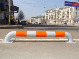 Не поможет. Вот такие надо, чтоб мордой об асфальт за 2-3 метра до дороги.
Лучше разбитое лицо, чем переломанное тело.