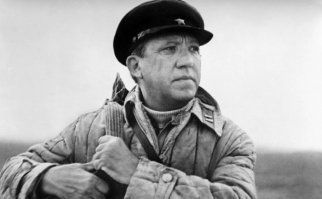 И фронтовиков он сыграл замечательно - не понаслышке знал о войне...