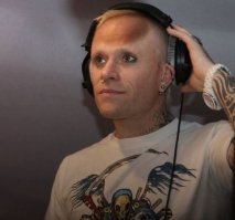 Детство медленно умирает вместе с его кумирами... Спи спокойно, чертов псих!