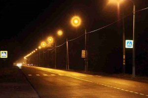 "Светодиодный уличный фонарь vs традиционный уличный фонарь."

У нас в Петрозаводске тоже поменяли уличные светильники на светодиодные

(фото взял просто для сравнения)
Было: