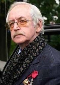 - Все в сад!
- Вы там будете петь?
- Нет, вы там будете слушать

А ещё сегодня 84 года исполнилось Василию Ливанову - лучшему Шерлоку всех времён и народов :) 

Здоровья на долгие лета замечательным артистам!