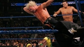 Я думал она на него еще и прыгнет как в рестлинге