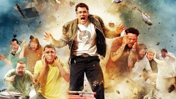 Вы чё?  Чудаки "Jackass" не смотрели?  Это Стив`О и Крис! Видео примерно 2014 года.