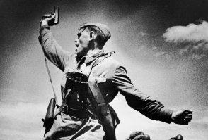 а на какой фотоаппарат сделана эта ЛЕГЕНДАРНАЯ фотография?