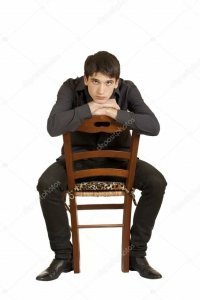 Феминистка изобрела женский и мужской стул