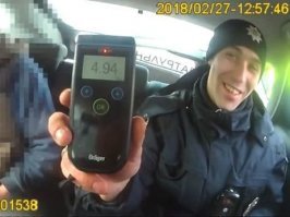 Но человек продолжает себя совершенствовать.