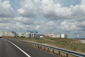 идиот. думаешь это смешно? в Крыму народ протрезвел, и при этом их ещё не плющат как в РФ ( например демонстрации в отставку губернатора Севастополя ни кто не разгонял). и да - папы у нас разные, сестра двоюродная