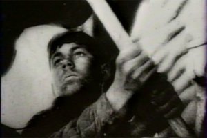 Знаменосец Победы всегда был один - Григорий Булатов.
Он и попал во все хроники, т.к. это было всем известно тогда в Берлине.
Кантария и Егоров прошли в здание рейхстага на сутки позже, под охраной (!?!) автоматчиков.. назначенные херои..