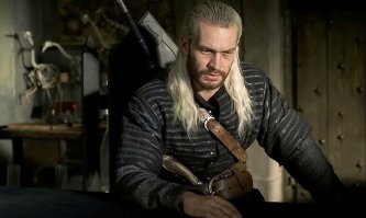 Михал Жебровский в образе Ведьмака по моему мнению лучше выглядел. Жалко только сериал гавно, бюджет маленький был.