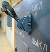 Одно плавное движение и вся твоя прогрессивная молодежь превратится в кучку бесполезного дерьма помирающего с голода и зовущего маму.