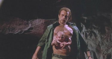 Слепой и женщина, имеющая проблемы с ногами, объединились, чтобы вместе ходить в походы