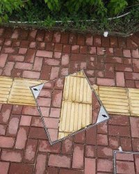 Не вижу боли.
Просто взять и повернуть люк на 90 градусов.
