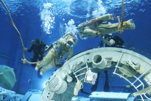 Офигенно предоставить кадры с тренировок как с полёта.

У меня вот есть доказательство, что космоса вообще нет и все кадры с МКС на самом деле снимают в бассейне ради эффекта невесомости.