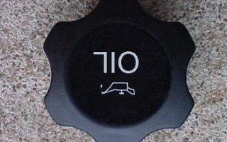 Она думала, что омывайку надо заливать под пробку номер 710..