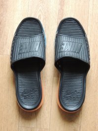 Мне кажется он смог бы в них с лету обуться