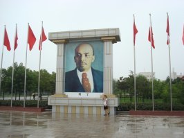 А в чем проблема, бери кредит в евро, будет такая-же ставка.

Или вообще вали в Северную Корею, там бесплатно раздают квартиры, обязательное распределение после всех учебных заведений, обязательное трудоустройство всех граждан (тех кто отказывается - наоборот отлавливают и помещают в трудовые лагеря) и фиксированные цены на все. Инфляция с 1980 года там - 0% (в США, например - 30%), граждане страны получают бесплатные путевки в детские лагеря и на местные курорты (на океанское побережье), уклонистов от службы в армии - нет, богачей - нет, предпринимателей - нет, пробок на улице - нет, многопартийности - нет.
Все вопросы решаются в исполкомах партии.
Они, кстати, готовы предоставлять мигрантам гражданство....
Обратно, правда, уехать уже будет нельзя.... 
Но ты и не захочешь уезжать из своей мечты.
Язык со временем выучишь....

Для таких как ты, даже культ Ленина и Сталина, присутствует.
Покажи, на что ты способен.
Рейсы из Москвы авиакомпанией чайна эир, не реже раза в неделю.