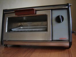 микроволновка херня вот в таком "сатурне"бутерброды и пиццы получались просто изумительно с корочкой.