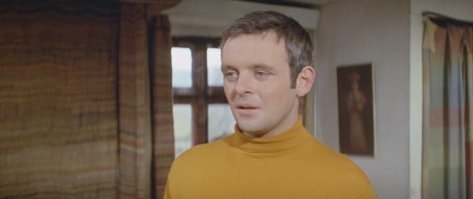 Мне нравится фото Хопкинса из фильма "Когда пробьет 8 склянок" 1971.
Ещё незаматеревшего...