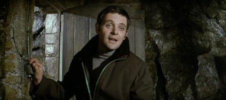 Мне нравится фото Хопкинса из фильма "Когда пробьет 8 склянок" 1971.
Ещё незаматеревшего...