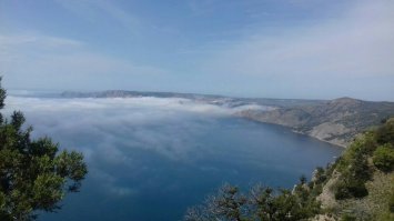 я не знаю. неделю назад приехал с Крыма, не буду писать как там обстановка, а то кремлеботы наминусят немерянно. например, меня поразили заправки Татнефти - брошенные и разграбленные. или роуминг МТС. Зато природа там классная! И море, и горы! фото с утреннего Фиолента