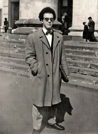 Тяжела ты шапка Мономаха ! Всю жизнь, с молодости, носить парик.