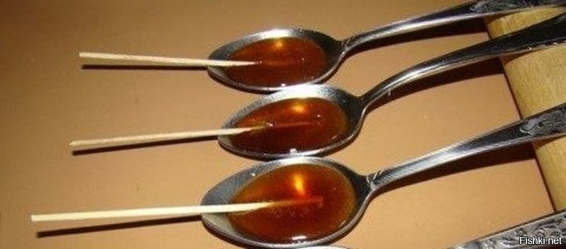 жжёный сахар на ложке