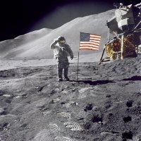 Не ответил на вопросы по очень простой причине. Эти вопросы лишены смысла.
Ровно также и ты не ответил на мой вопрос. Отослал к учебникам. Я и без учебников всё знаю. Полвека уже прожито. А астрономией и космонавтикой увлекался ещё до школы.
А смысла нет по простой причине. Всем уже давно известно, что полёты человека на луну сфальсифицированы.
Вот пример, прилагаю первую попавшуюся фотографию из "экспедиции" на луну.
Якобы садились вблизи терминатора? Тогда как ты объяснишь, что солнце на фотке над горизонтом на 45 градусов?
Ещё примечательно изучить следы - они возможны только в атмосфере, содержащей влагу, которая пропитала и почву.
Ещё примечательно и то, что на настоящих фото с Луны нет цветов вообще, несмотря на то, что плёнка цветная. Там совсем другое время-пространство, можно сказать, другое измерение. Измерение лишённое цвета.
Все эти "фотографии" созданы на Земле ровно так, как себе это представляли в Голливуде и НАСА. Но не как это на самом деле.
Потому рассуждения про плёнку и лишены смысла. Просто хотел проверить, кто ты. Насколько ты приверженец теории "полёта американцев на луну".
Засим всё. Более обсуждать нечего.