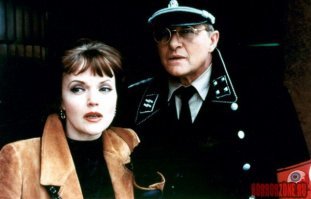 "Фатерлянд" (Земля отцов), правда отличается от романа, но тоже хороший фильм.