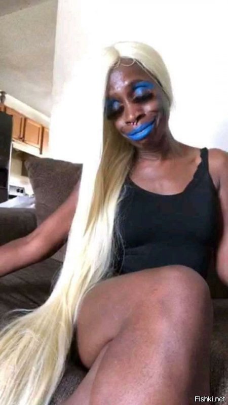 Сразу песню вспомнил... Оставайся мальчик с нами, будешь нашим королеееем...