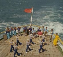 В первом ряду - сисястенькая