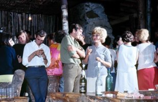 И всё равно какая-то сволочь чатится.