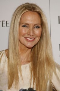 PS:
Вот тут фотошопер отработал на троечку :)