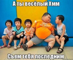 Попугай весело отплясывает лезгинку