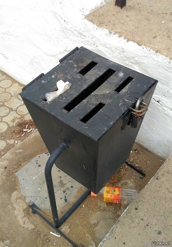 Может воруют мусор?...