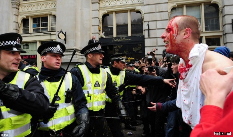 Тем временем в Лондоне...