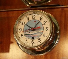 Упс! а на этих часах речной теплоход изображен.