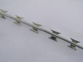 оправдывать пилотов не хочу. Зато знаю человека который с ними учился и работал. С его слов: "они летали на Миг-29, который значительно легче, чем "Сушка" и поэтому не смогли выйти из пике. Вызвали из выходного и приказали лететь. Уставший летчик - пипец в квадрате. А тот, кто оградил это действо Лентой Бруно - вообще клинический идиот! Сомолет ее цепанул крылом и проехался по толпе, разрывая ее в мясо. Поэтому и так много погибших. Соболезнования всем......