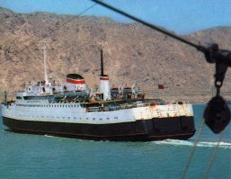 вид с кормы парома с первого фото  на фоне Красноводска