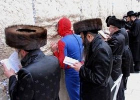 В темноте, под одеялом и с закрытым ртом - это про секс у евреев