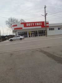 Был, разруха. И будто я им денег должен. Первая услышанная фраза от абхаза после пересечения границы от водителя маршрутки: "эй,ты, иди сюда, со мной поедешь". Понятно, отказался, но общий настрой понял. Так и оказалось. Сервиса ноль. Рядом Сочи, как другая планета. Единственный положительный момент - на границе есть настоящий Дьютик, можно выгодно затариться на обратном пути.