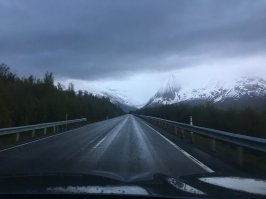 Ездил в конце мая в Норвегию на рыбалку, впечатлений масса! От необычной природы, шикарных видов, цен на бензин и на жильё) Был в Тромсё, моросит дождь постоянно, и жителей это не смущает. Они продолжают кататься на роликах и велосипедах или просто бегают, насквозь мокрые.. На счёт тюремного срока за превышение скорости: специально интересовались расценками, не нашел там про задержание. Может за рецидив? Самый большой штраф около 90тр на наши.