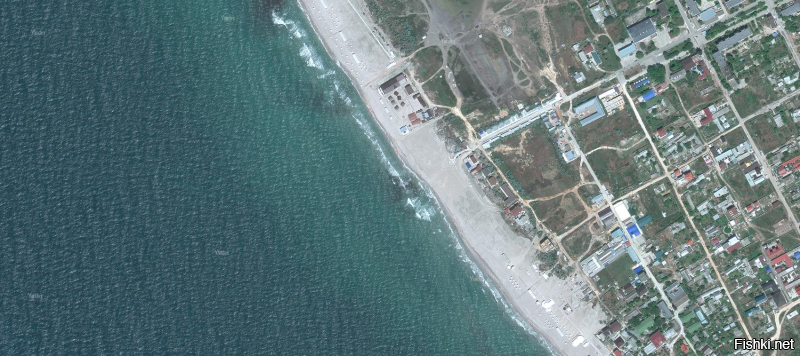 Скорее всего статья написана СБУ. Многие говорят, что не поедут в Крым, но почему-то с каждым годом отдыхающих всё больше. Ездим в Штормовое (рядом с Евпаторией) уже 4 года. Пляж песок, море изумрудного цвета, крабов и устриц немерено. Если не на центральном пляже отдыхать, то до ближайшего отдыхающего по 50 метров в каждую сторону. Останавливаемся у одной тёти. У неё частная гостиница. Снимаем 2 комнаты со своими душем, туалетом, кухней и верандой. Стоимость 1700 в сутки. Всё есть: сплит, телек, холодильник и т.д.. В этом году она позвонила нам в мае, и спросила когда мы планируем быть, потому как у неё уже всё забито и расписано до середины сентября. Но т.к. мы постоянные её клиенты, она у нас решила уточнить, что-бы нам оставить места. Сосед ездил с семьёй по нашей рекомендации в Штормовое. Сказал, что народу немерено, везде всё забито, но отдыхом остался доволен. На следующий год собирается туда-же.